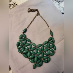 Green beaded bibb neklace